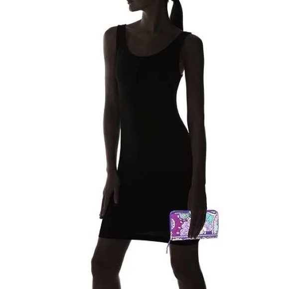 NWT - Vera Bradley Turn Lock Wallet (Retired). - Picture 10 of 10